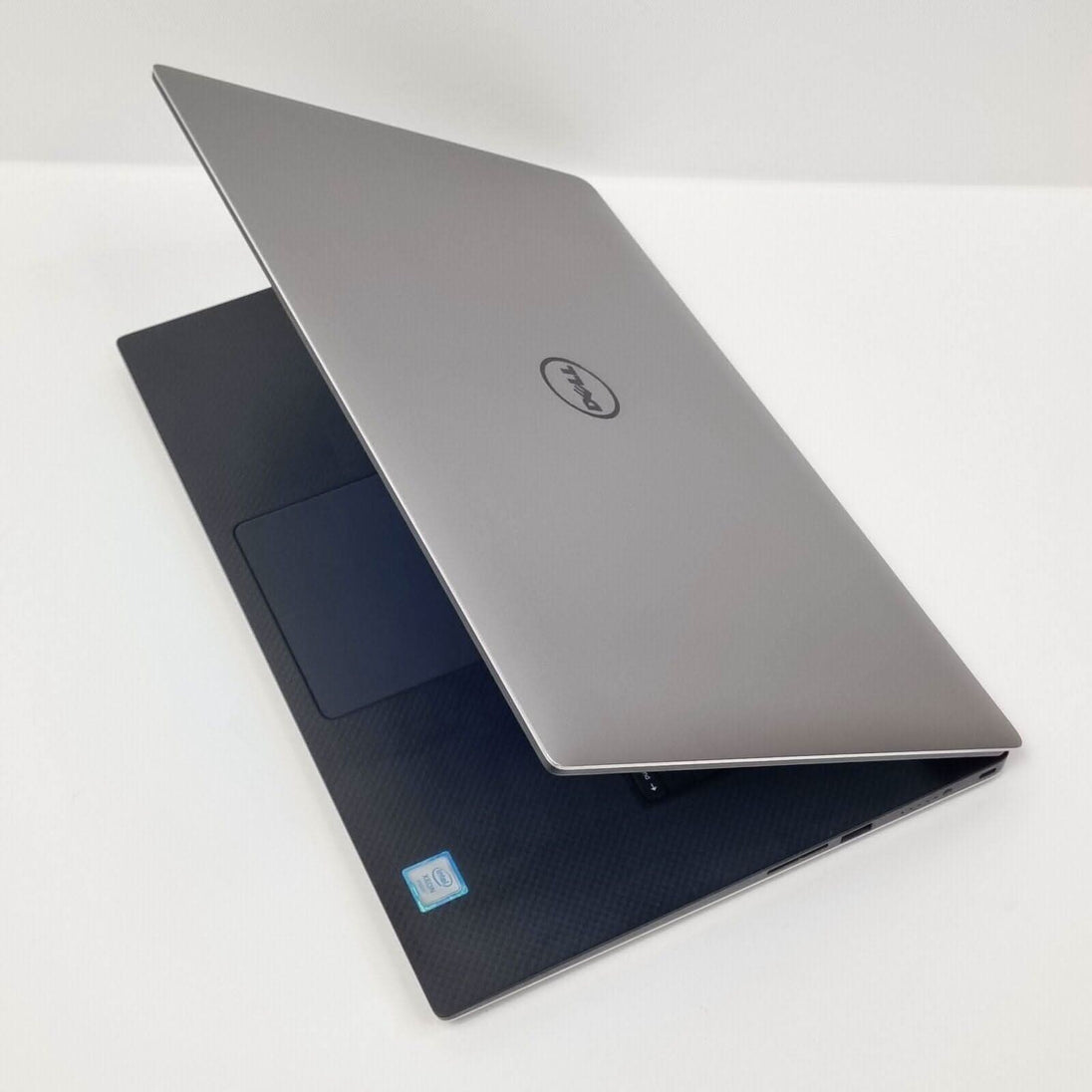 Dell Precision 5510 Intel Xeon E3-1505M v5 32GB DDR4 512GB SSD 15.0" Windows 10 Pro