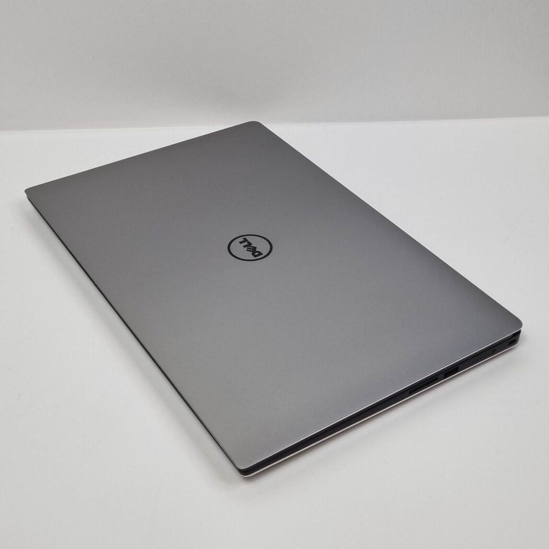 Dell Precision 5510 Intel Xeon E3-1505M v5 32GB DDR4 512GB SSD 15.0" Windows 10 Pro